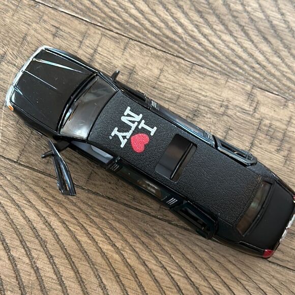 I Love ❤️ New York🍎🌆 🏙️🗽Limousine Toy 4 Kids 0-120 :) Pullback Car Desk toy - Picture 10 of 16